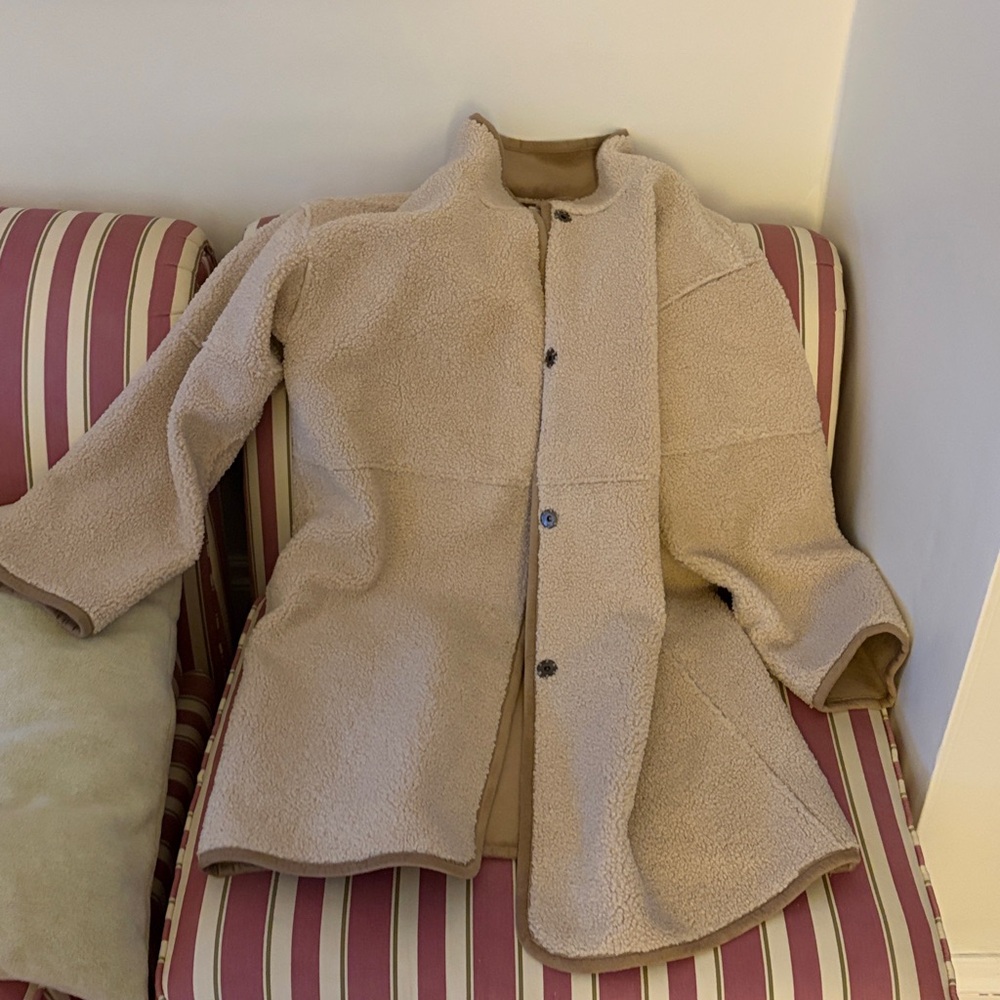 Velvet Cara  Beige reversible Teddy Jacket in sand - Picture 6 of 10